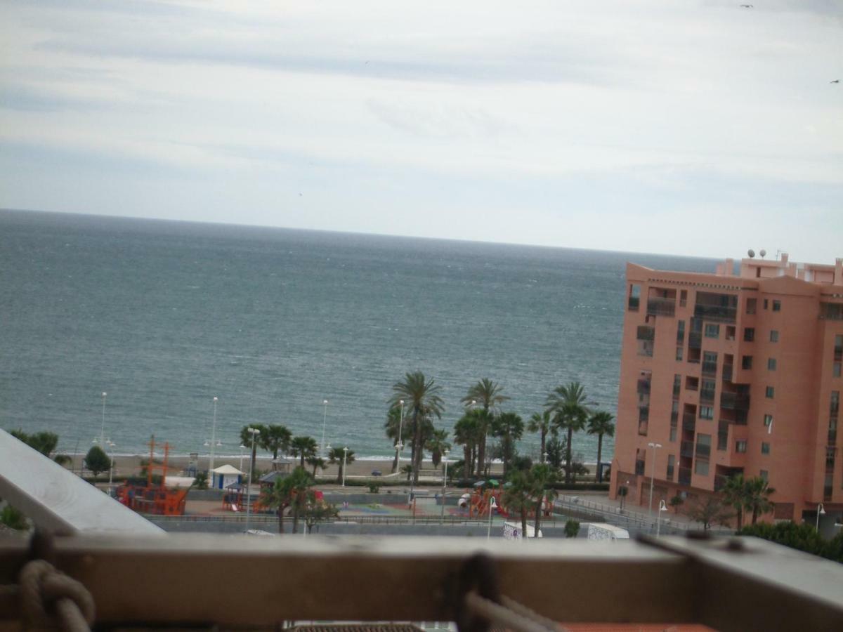 Paseo Maritimo De Poniente Apartment Malaga Bagian luar foto