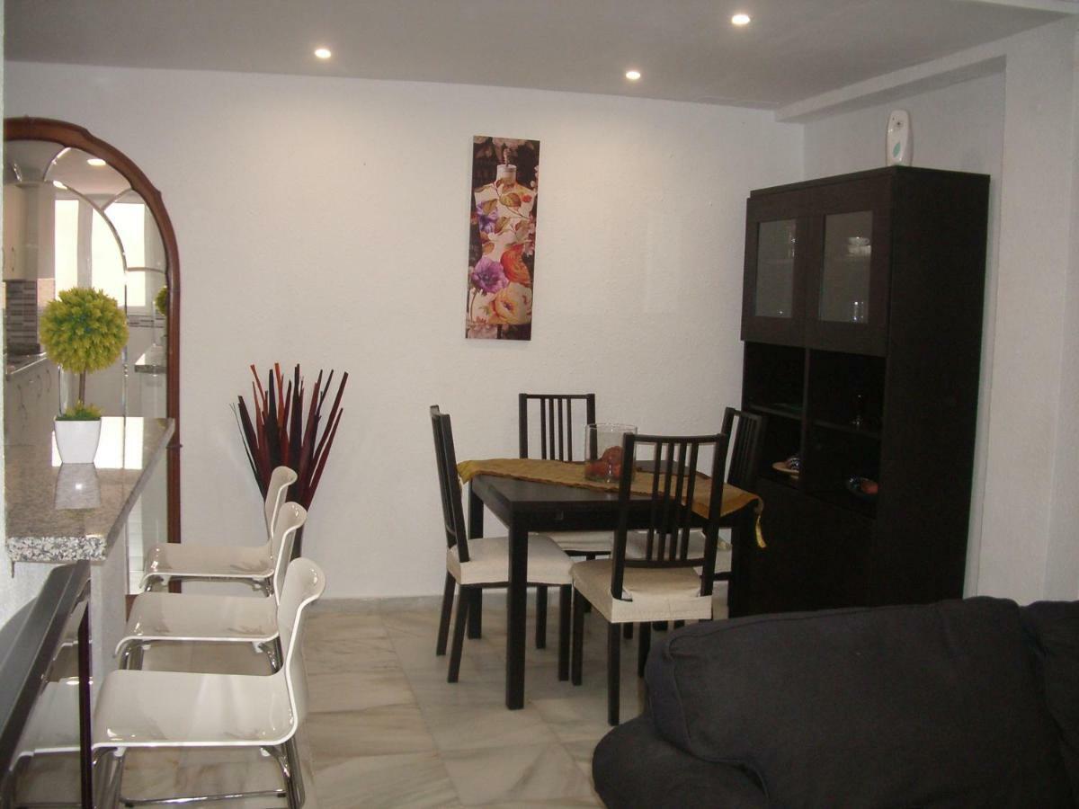 Paseo Maritimo De Poniente Apartment Malaga Bagian luar foto