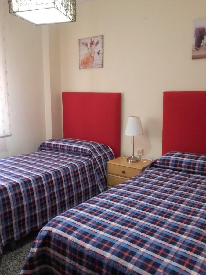 Paseo Maritimo De Poniente Apartment Malaga Bagian luar foto