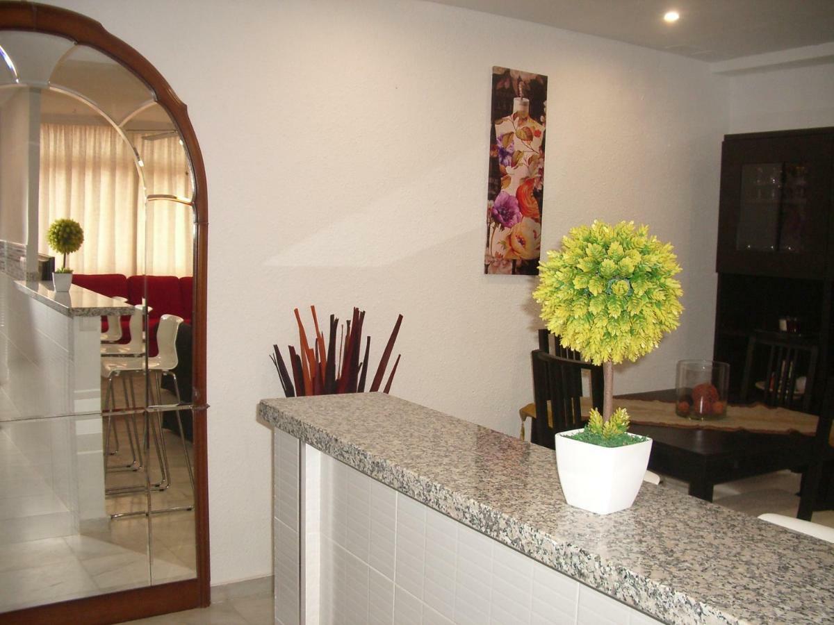 Paseo Maritimo De Poniente Apartment Malaga Bagian luar foto