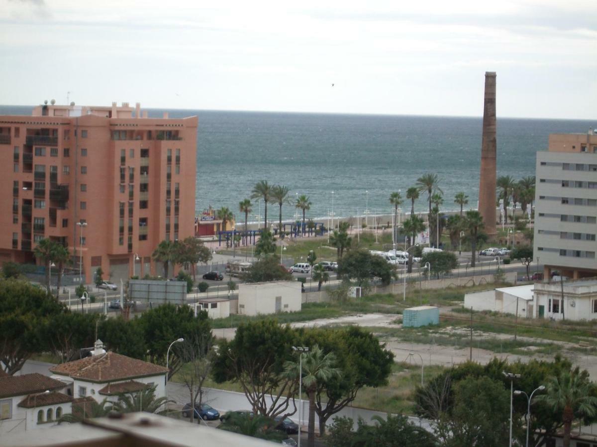 Paseo Maritimo De Poniente Apartment Malaga Bagian luar foto